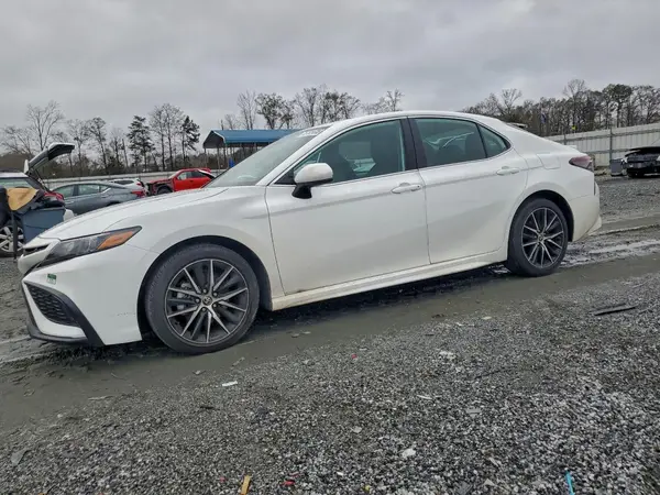 4T1G11AK6MU545194 2021 TOYOTA CAMRY - Image 1