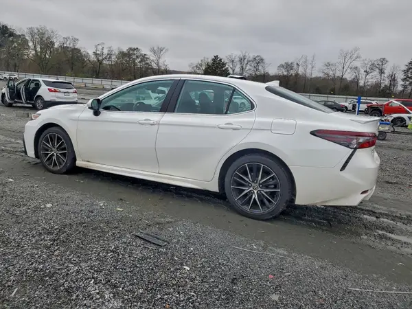 4T1G11AK6MU545194 2021 TOYOTA CAMRY - Image 2