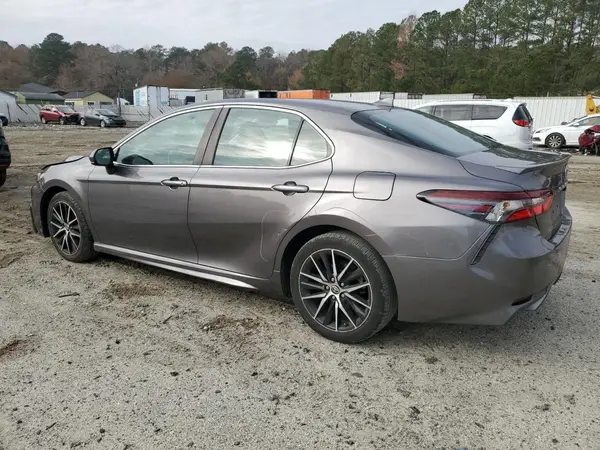 4T1G11AK6MU545597 2021 TOYOTA CAMRY - Image 2