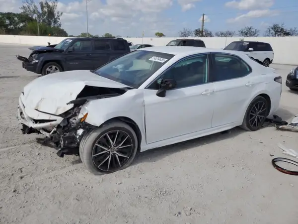 4T1G11AK6MU548029 2021 TOYOTA CAMRY - Image 1