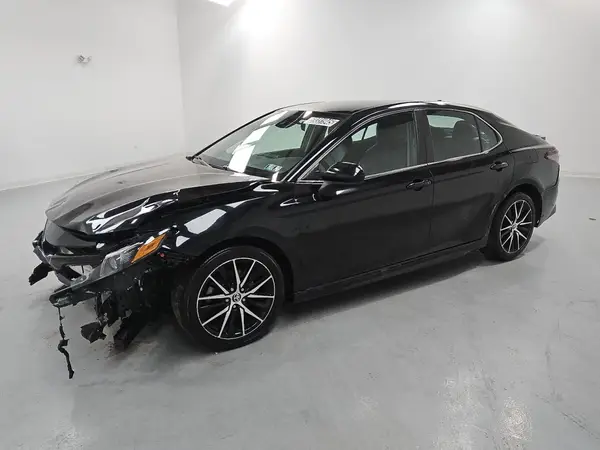 4T1G11AK6MU550525 2021 TOYOTA CAMRY - Image 1