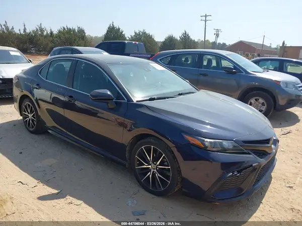 4T1G11AK6MU555613 2021 TOYOTA CAMRY - Image 1