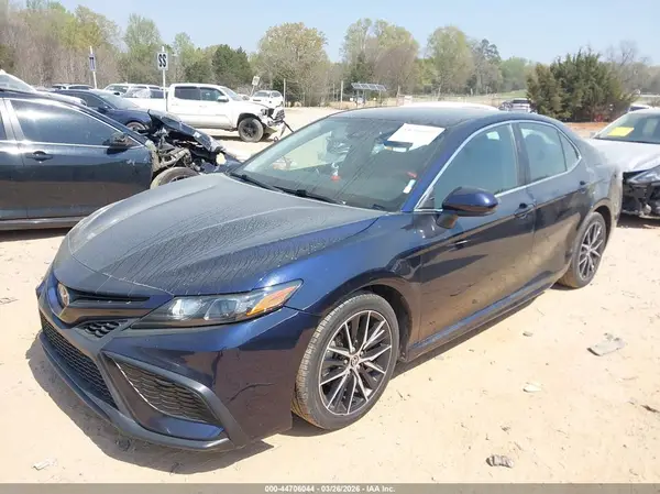 4T1G11AK6MU555613 2021 TOYOTA CAMRY - Image 2