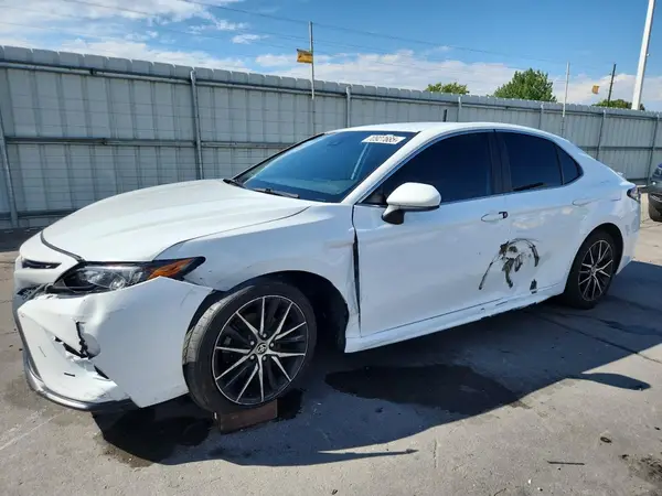 4T1G11AK6MU557684 2021 TOYOTA CAMRY - Image 1