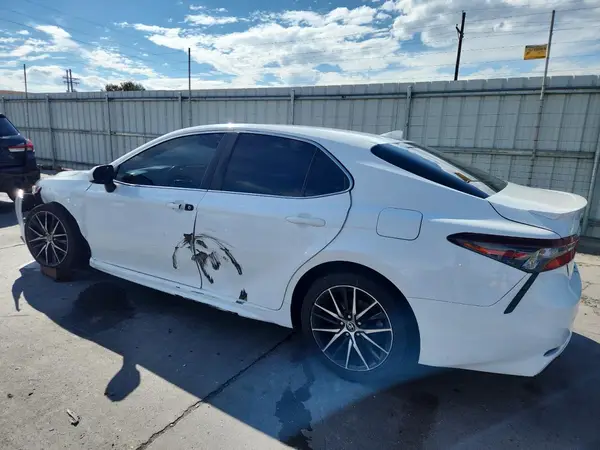 4T1G11AK6MU557684 2021 TOYOTA CAMRY - Image 2
