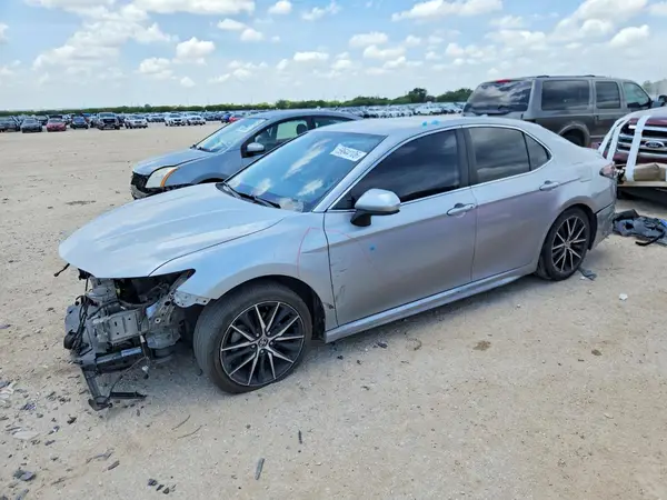 4T1G11AK6MU561279 2021 TOYOTA CAMRY - Image 1