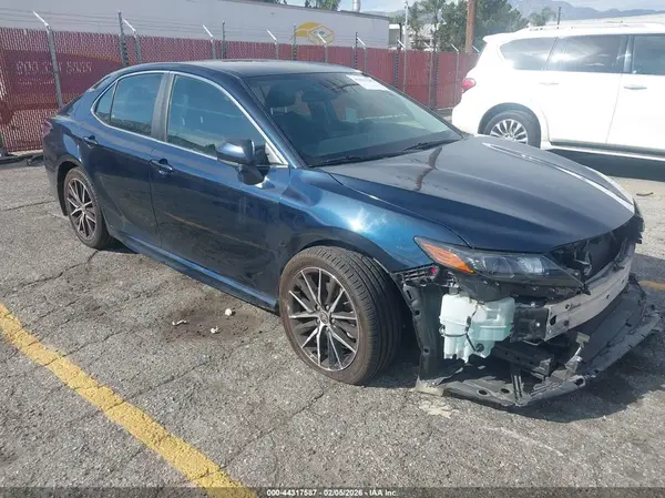 4T1G11AK6MU563789 2021 TOYOTA CAMRY - Image 1