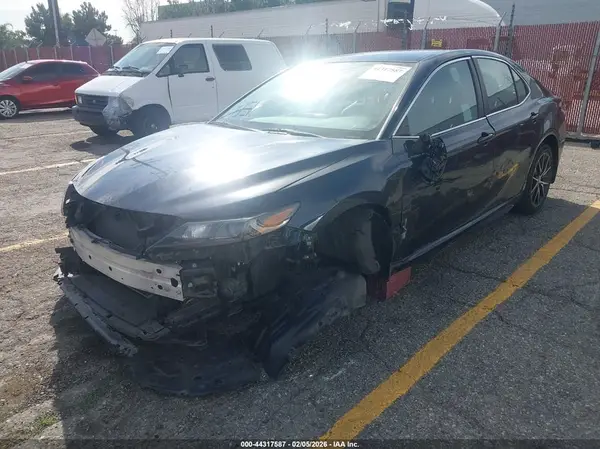 4T1G11AK6MU563789 2021 TOYOTA CAMRY - Image 2