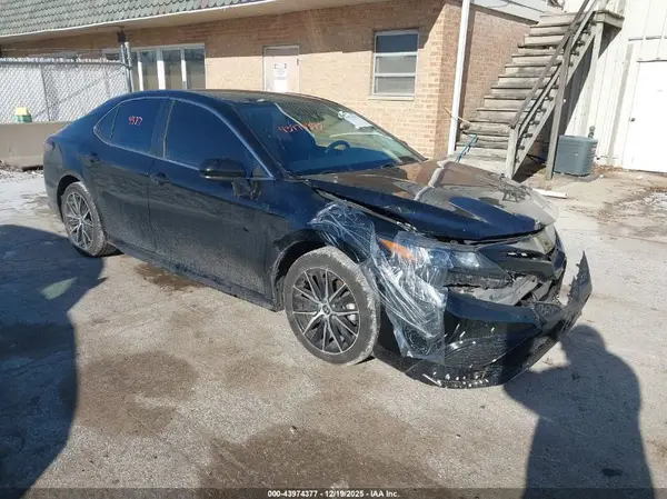 4T1G11AK6MU564005 2021 TOYOTA CAMRY - Image 1
