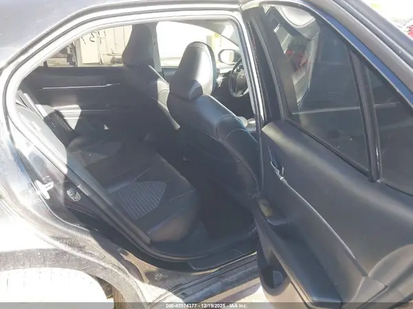 4T1G11AK6MU564005 2021 TOYOTA CAMRY - Image 8