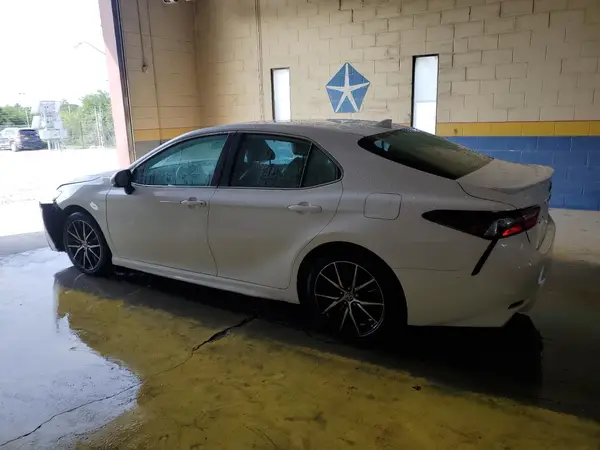 4T1G11AK6MU568944 2021 TOYOTA CAMRY - Image 2