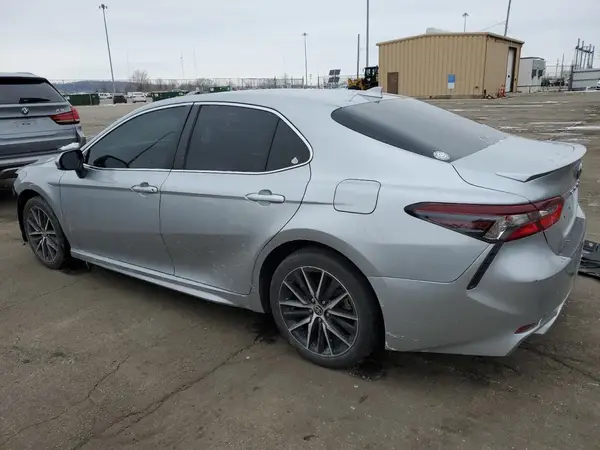 4T1G11AK6MU569995 2021 TOYOTA CAMRY - Image 2