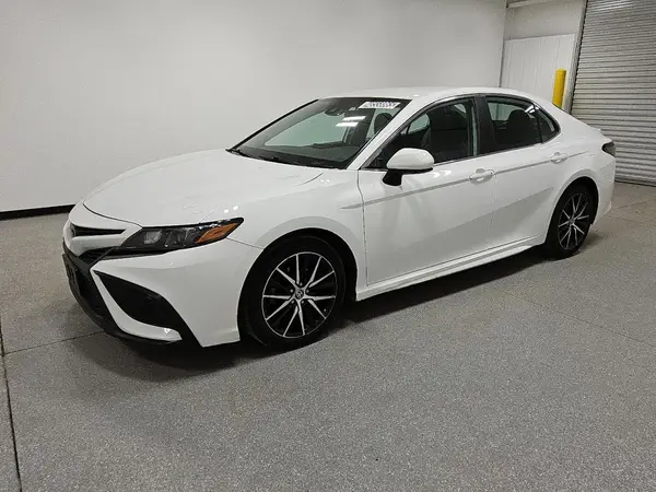 4T1G11AK6MU571407 2021 TOYOTA CAMRY - Image 1