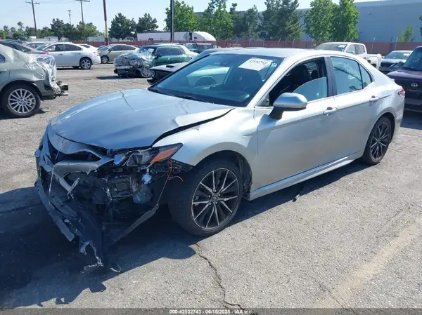 4T1G11AK6MU573528 2021 TOYOTA CAMRY - Image 2