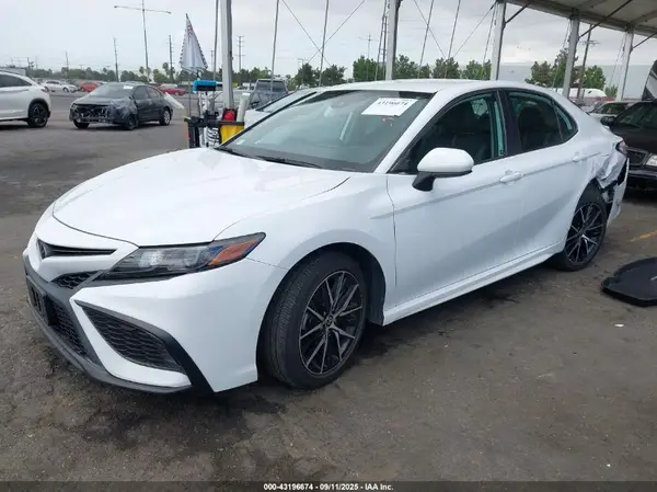 4T1G11AK6MU573724 2021 TOYOTA CAMRY - Image 2