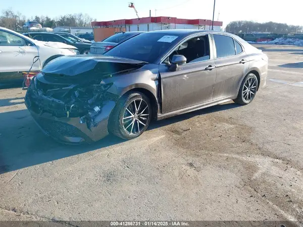 4T1G11AK6MU574470 2021 TOYOTA CAMRY - Image 2