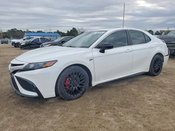4T1G11AK6MU576963 2021 TOYOTA CAMRY - Image 1