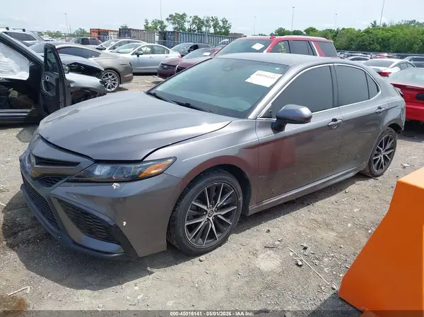4T1G11AK6MU582178 2021 TOYOTA CAMRY - Image 2