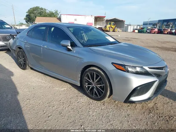 4T1G11AK6MU583475 2021 TOYOTA CAMRY - Image 1