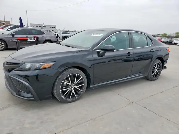 4T1G11AK6MU583802 2021 TOYOTA CAMRY - Image 1