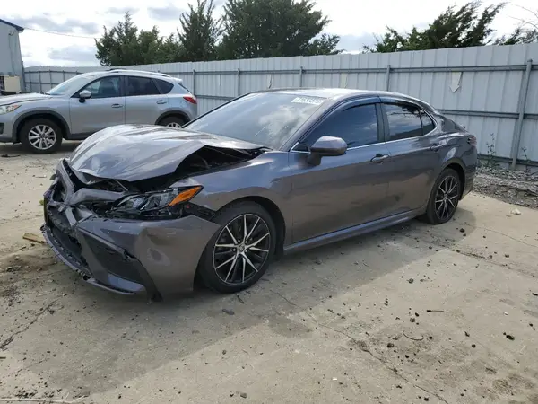 4T1G11AK6MU584075 2021 TOYOTA CAMRY - Image 1