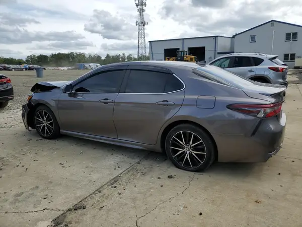 4T1G11AK6MU584075 2021 TOYOTA CAMRY - Image 2