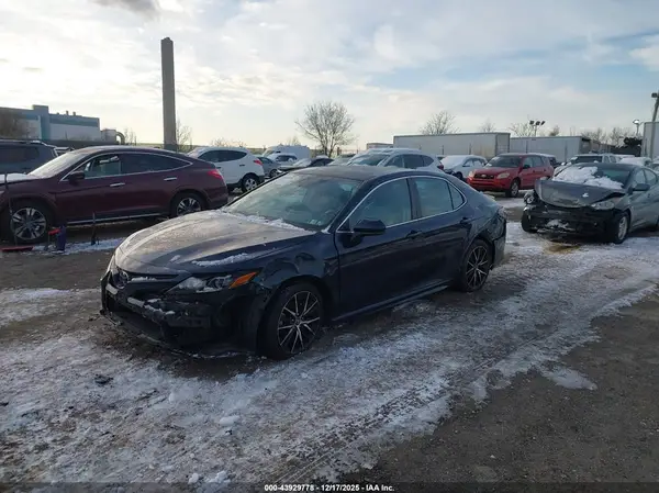 4T1G11AK6MU584271 2021 TOYOTA CAMRY - Image 2