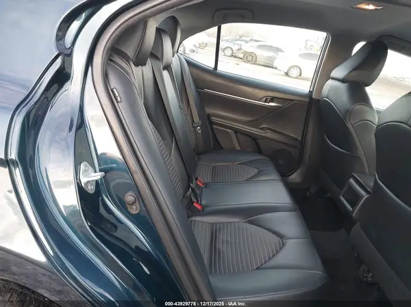 4T1G11AK6MU584271 2021 TOYOTA CAMRY - Image 8