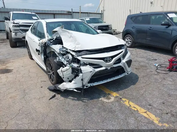 4T1G11AK6MU585596 2021 TOYOTA CAMRY - Image 1