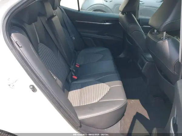 4T1G11AK6MU585596 2021 TOYOTA CAMRY - Image 8