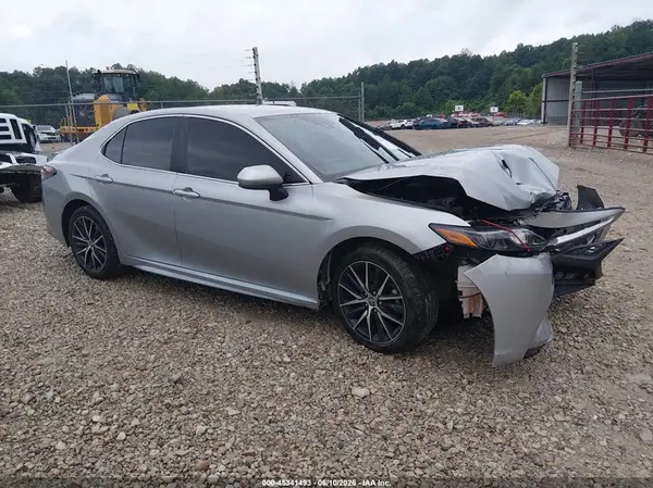 4T1G11AK6MU586683 2021 TOYOTA CAMRY - Image 1