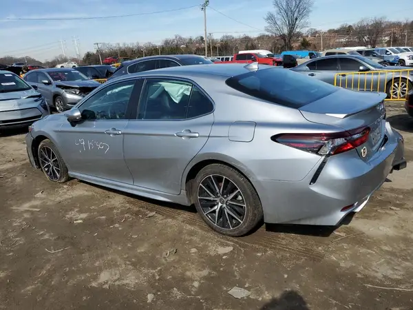 4T1G11AK6MU589440 2021 TOYOTA CAMRY - Image 2