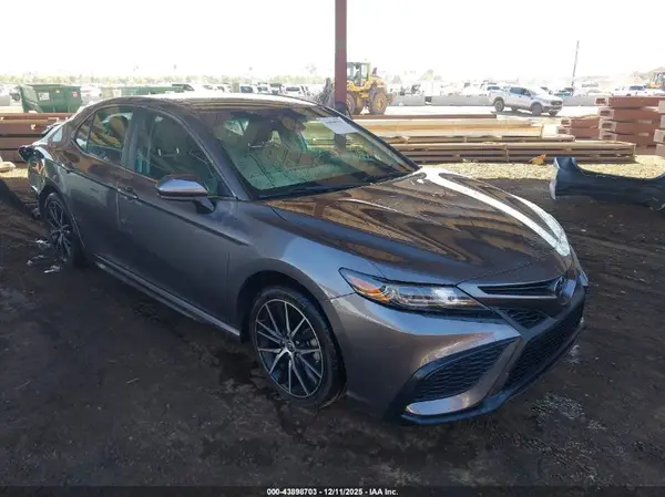 4T1G11AK6MU593598 2021 TOYOTA CAMRY - Image 1