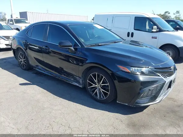 4T1G11AK6MU593942 2021 TOYOTA CAMRY - Image 1
