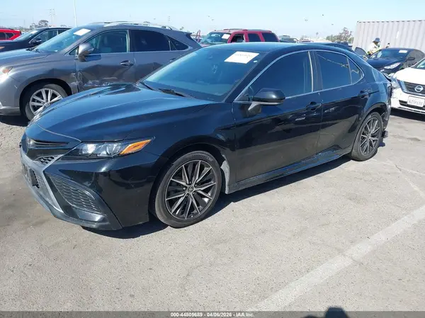 4T1G11AK6MU593942 2021 TOYOTA CAMRY - Image 2