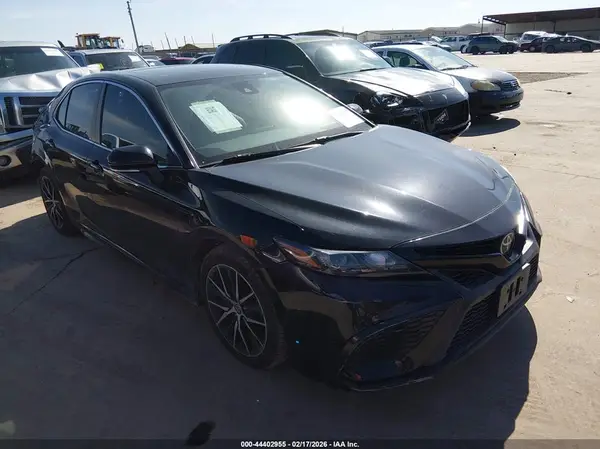 4T1G11AK6MU594427 2021 TOYOTA CAMRY - Image 1