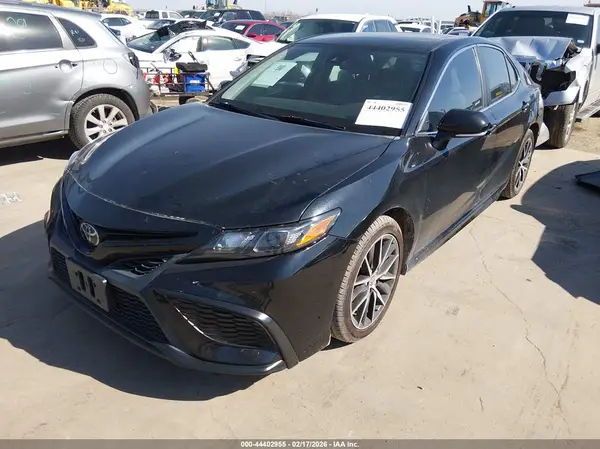 4T1G11AK6MU594427 2021 TOYOTA CAMRY - Image 2