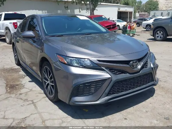 4T1G11AK6MU603059 2021 TOYOTA CAMRY - Image 1