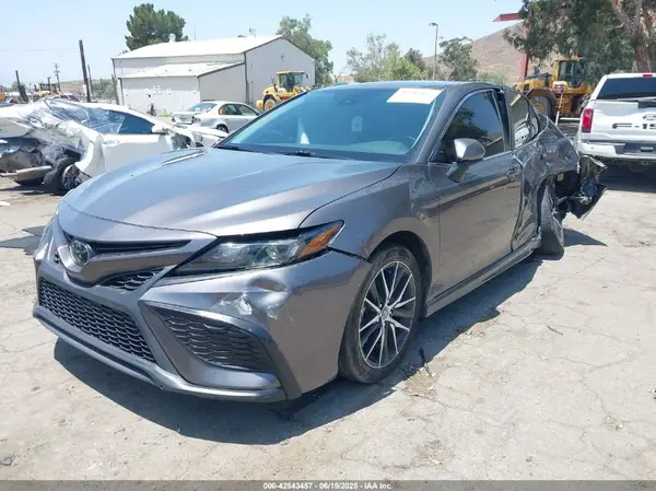 4T1G11AK6MU603059 2021 TOYOTA CAMRY - Image 2