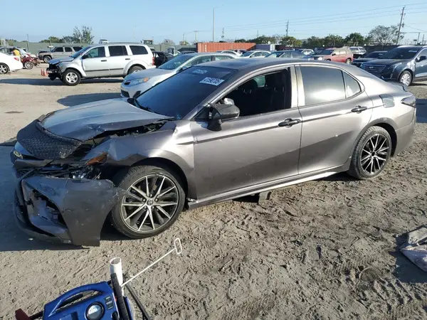 4T1G11AK6MU604292 2021 TOYOTA CAMRY - Image 1
