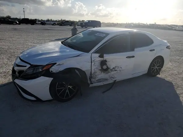 4T1G11AK6MU606107 2021 TOYOTA CAMRY - Image 1