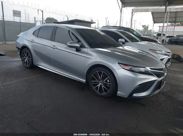 4T1G11AK6MU608827 2021 TOYOTA CAMRY - Image 1