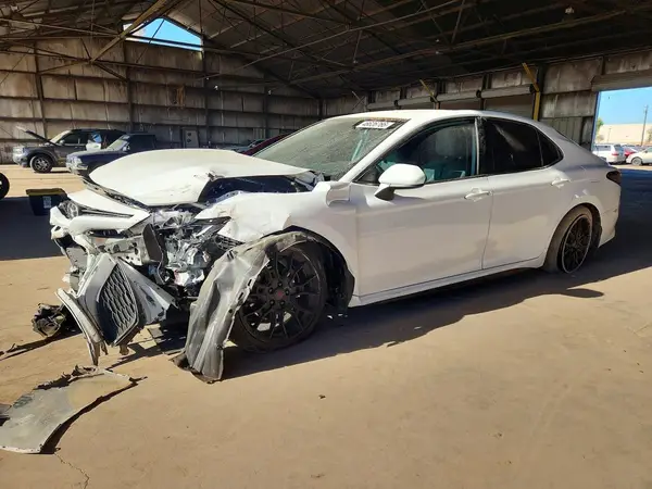 4T1G11AK6MU609542 2021 TOYOTA CAMRY - Image 1