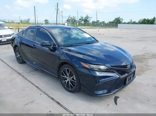 4T1G11AK6MU610254 2021 TOYOTA CAMRY - Image 1