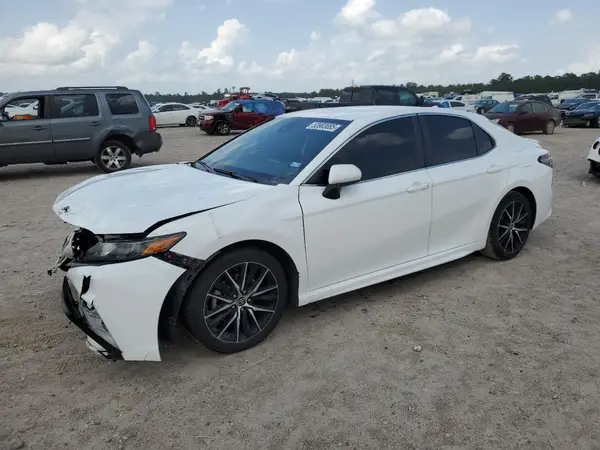 4T1G11AK6MU610674 2021 TOYOTA CAMRY - Image 1