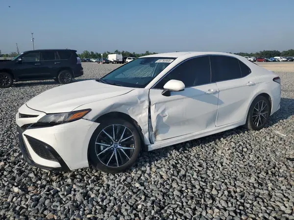 4T1G11AK6MU613185 2021 TOYOTA CAMRY - Image 1