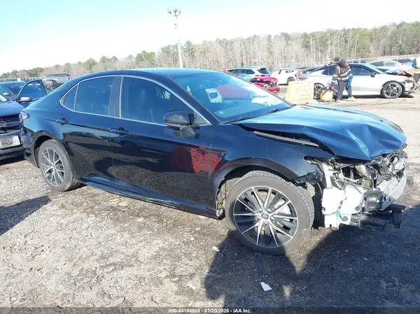 4T1G11AK6MU615227 2021 TOYOTA CAMRY - Image 1
