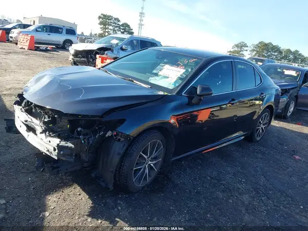4T1G11AK6MU615227 2021 TOYOTA CAMRY - Image 2