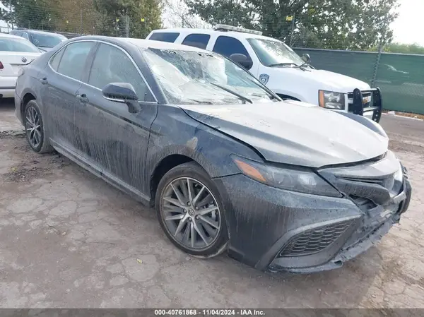 4T1G11AK6NU003031 2022 TOYOTA CAMRY - Image 1