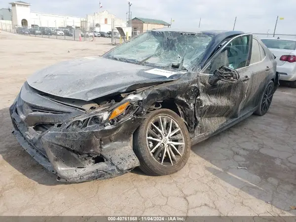 4T1G11AK6NU003031 2022 TOYOTA CAMRY - Image 2